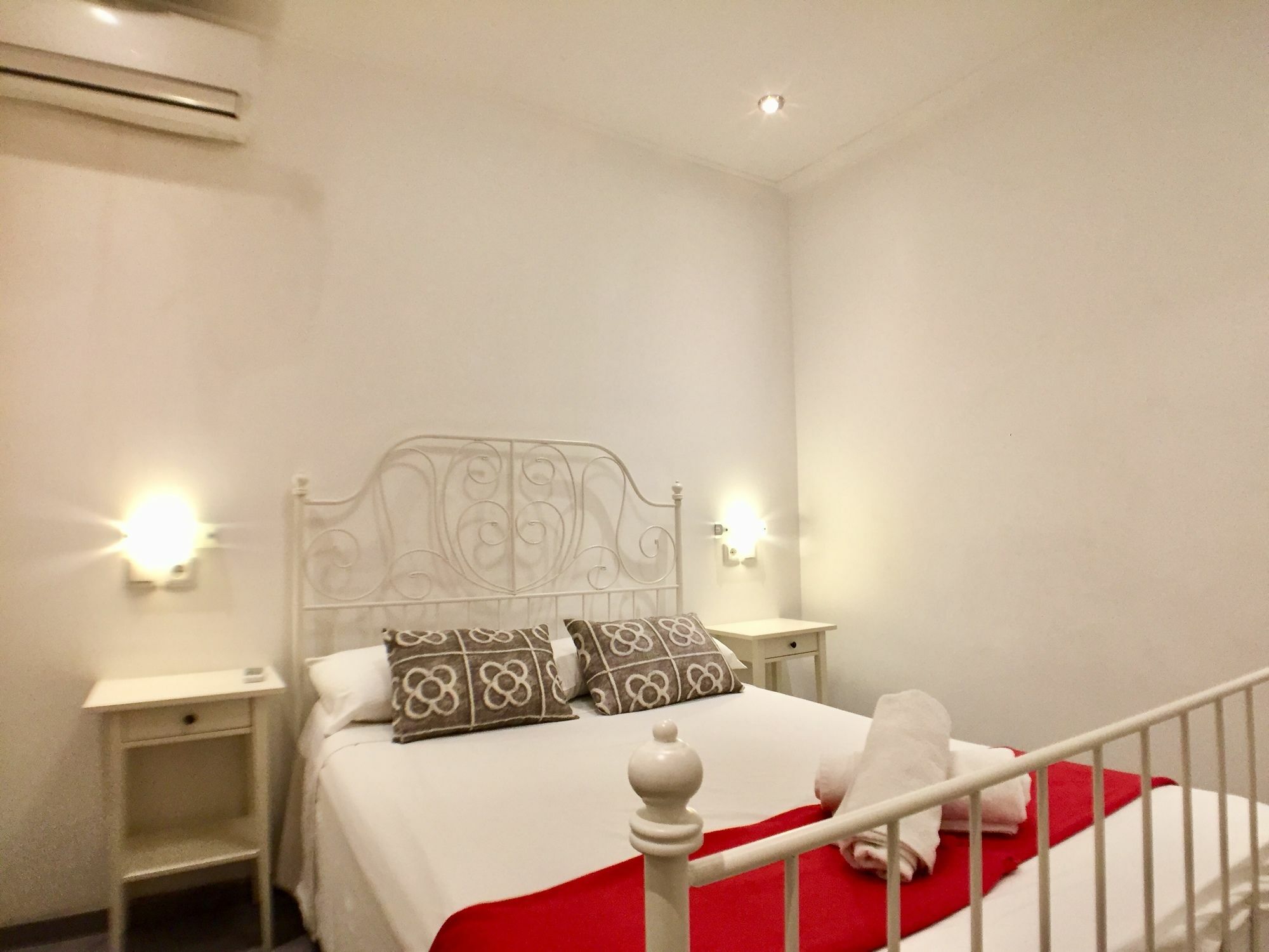 Charm Sagrada Familia Apartment บาร์เซโลนา ภายนอก รูปภาพ